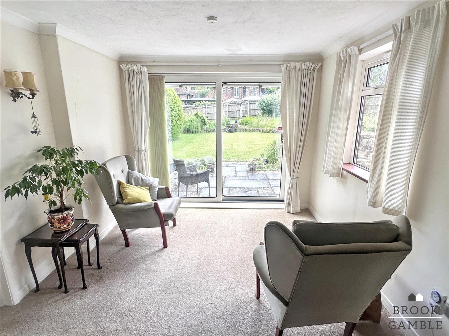 2 Bedroom House. Babylon Way in Eastbourne, 10